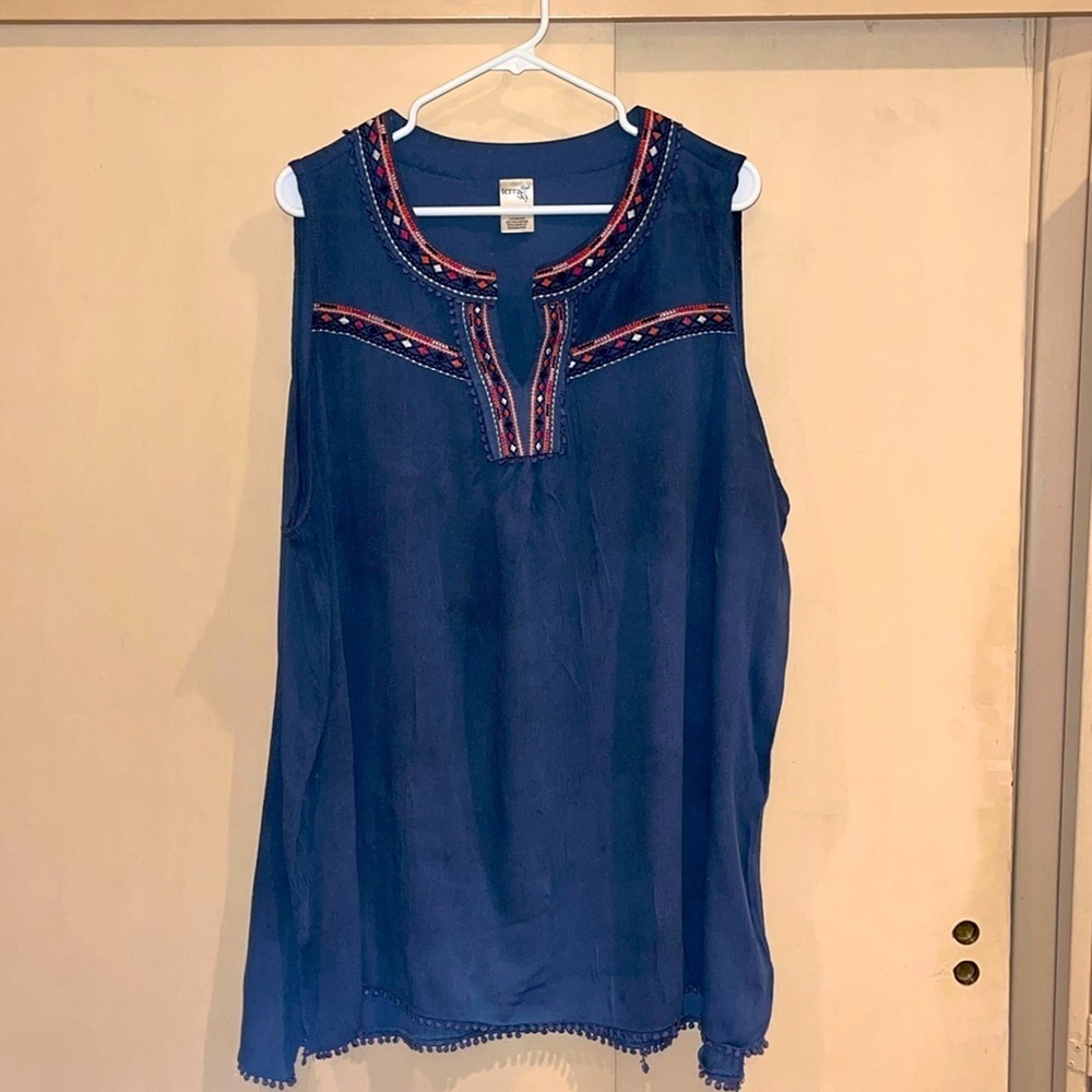 Terra & Sky woman’s top / Tunic size 2X - 20W -22W blue tank with embroidery